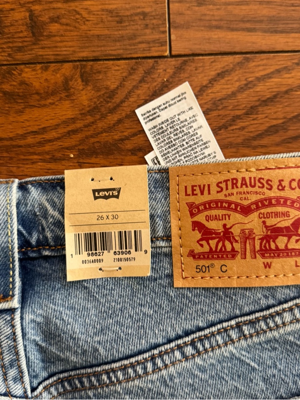Levi's Women's 501 Curve High-Rise Straight-Leg Jeans | Size 26 | NWT - Picture 6 of 7